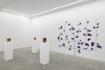 Maria Loboda. Faux, installation view, Vistamare, Milano, 2023.  Photo Andrea Rossetti - © Courtesy of Vistamare Milano/Pescara and the artist. Ph Andrea Rossetti, Paris Internationale