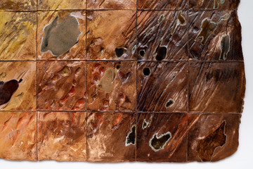 Kate Newby
Something is about to happen, (detail) 2025 
Stoneware, glaze, minerails, found glass (San Antonio, TX) 
110 × 180 cm (43 ¼ × 70 ⅞ inches) - © Courtesy Kate Newby &amp; Art : Concept, Paris. Photo Charlie Kitchen, Paris Internationale