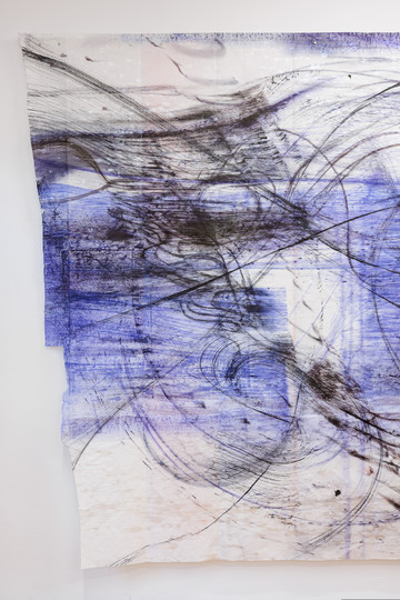 Maria VMier, Conditions and Variables Tisch Tisch Bedingungen des Arbeitens Im Gehen [cut] (detail), 2024-26, Ink, pigment, acrylic, micaceous iron oxide, and vinyl on paper, 230 × 925 cm - © Paris Internationale