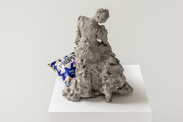 Fainter on posh crisps (Sea Salt, Lentil) - © Paris Internationale