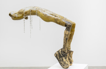 Ambra Castagnetti, Kobraltar, 2023 Wax, bronze, crystal, 120x175x30 cm overall dimensions - © Courtesy Ambra Castagnetti and Francesca Minini. Photo Damian Griffiths, Paris Internationale