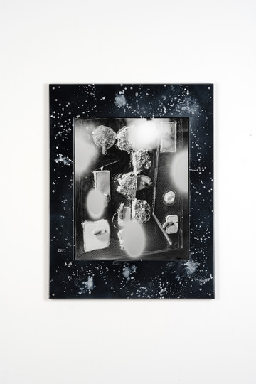 Stefan Burger
Hauchkreis, 2025
silver gelatin print, enamelled steel sheet, acrylic glass
65 × 80 cm - © Kirchgasse Gallery and the artist, Paris Internationale