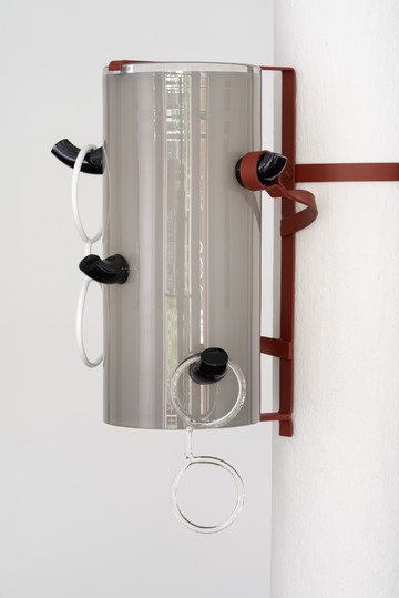 Stefan Burger/Chantal Kaufmann
Milan Bench, Detail, 2025/2026
concrete, glass, wrought iron, anti-corrosion paint, 6 parts
150 × 200 × 50 cm - © Kirchgasse Gallery and the artists, Paris Internationale