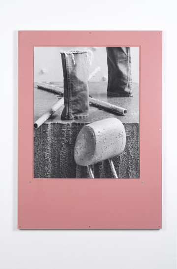Stefan Burger
Old Brain, 2025
Silver gelatin print, lacquered sheet steel, acrylic glass
137 x 100 cm - © Kirchgasse and the artist, Paris Internationale