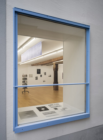 *I am see* 
3.12.2022 - 25.2.2023

Caroline Bachmann, Monika Baer, Jochen Lempert, Mark von Schlegell, Bea Schlingelhoff - © Paris Internationale