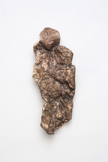 Vasilis Papageorgiou, Scarp IX, 2026, Cast bronze, 63 × 25 × 10 cm, Courtesy the artist and Callirrhoë, Athens, image ©️ Stathis Mamalakis - © Courtesy the artist and Callirrho&euml;, Athens, Paris Internationale