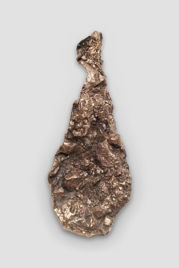 Vasilis Papageorgiou, Scarp VI, 2026, Cast bronze, 100 × 40 × 20 cm, Courtesy the artist and Callirrhoë, Athens, image ©️ Stathis Mamalakis - © Courtesy the artist and Callirrho&euml;, Athens, Paris Internationale