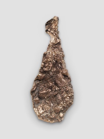 Vasilis Papageorgiou, Scarp VI, 2026, Cast bronze, 100 × 40 × 20 cm, Courtesy the artist and Callirrhoë, Athens, image ©️ Stathis Mamalakis - © Courtesy the artist and Callirrho&euml;, Athens, Paris Internationale