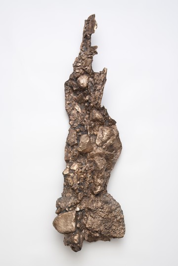 Vasilis Papageorgiou, Scarp VI, 2026, Cast bronze, 105 × 33 × 20 cm, Courtesy the artist and Callirrhoë, Athens, image ©️ Stathis Mamalakis - © Courtesy the artist and Callirrho&euml;, Athens, Paris Internationale