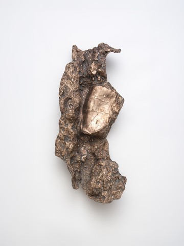 Vasilis Papageorgiou, Scarp VII, 2026, Cast bronze, 77 × 35 × 18 cm, Courtesy the artist and Callirrhoë, Athens, image ©️ Stathis Mamalakis - © Courtesy the artist and Callirrho&euml;, Athens, Paris Internationale