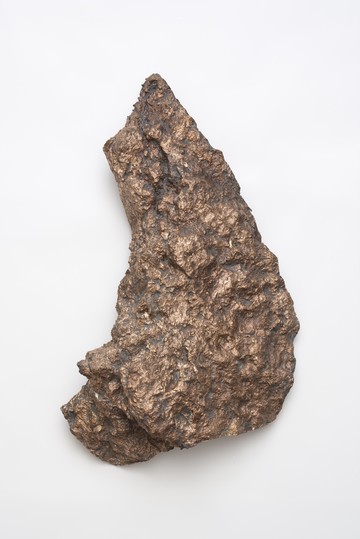 Vasilis Papageorgiou, Scarp X, 2026, Cast bronze, 65 × 42 × 14 cm, Courtesy the artist and Callirrhoë, Athens, image ©️ Stathis Mamalakis - © Courtesy the artist and Callirrho&euml;, Athens, Paris Internationale