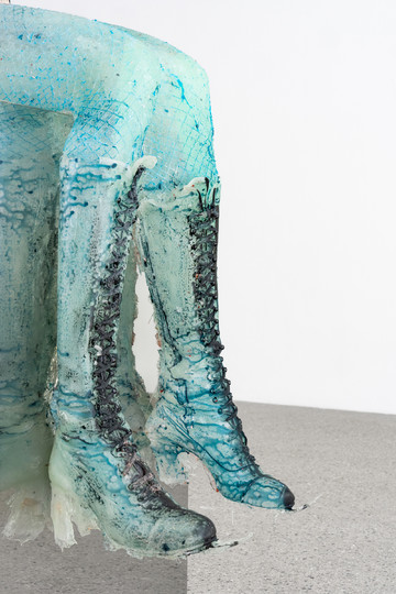 Rebecca Ackroyd, I was born in your body. (detail), 2026
Epoxy resin and steel, 100 x 48 x 75 cm / 39 ¼ x 19 x 29 ½ in - © Paris Internationale