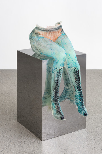Rebecca Ackroyd, I was born in your body., 2026
Epoxy resin and steel, 100 x 48 x 75 cm / 39 ¼ x 19 x 29 ½ in - © Paris Internationale
