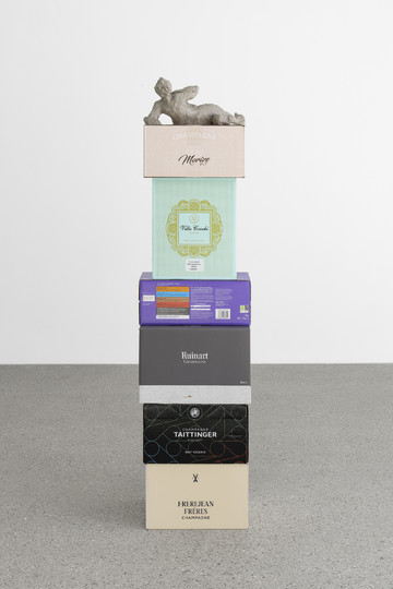 Nicole Wermers, Proposal For a Monument to a Reclining Female! #26, 2026
Reinforced air dry clay, cardboard boxes, wood, 140 × 35 × 27,5 cm - © Paris Internationale