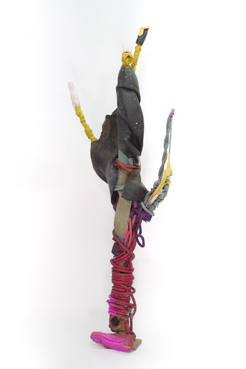 Miren Doiz. Untitled, Cartuja II, 2026. Sculpture. 188 x 70 x 35 cm. - © Miren Doiz, El Apartamento, Paris Internationale