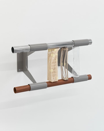 Christiane Blattmann
Dependers, 2025
Barre holders, aluminum, cardboard, archival polypropylene, 29 x 59 x 31 cm - © Paris Internationale