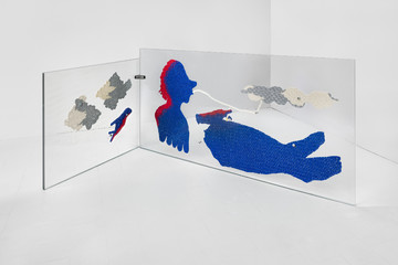 RM Marco Pezzotta, Little fête at the foot, 2026
Glass, steel, crocheted cotton, 155 × 82 × 76 cm - © Paris Internationale