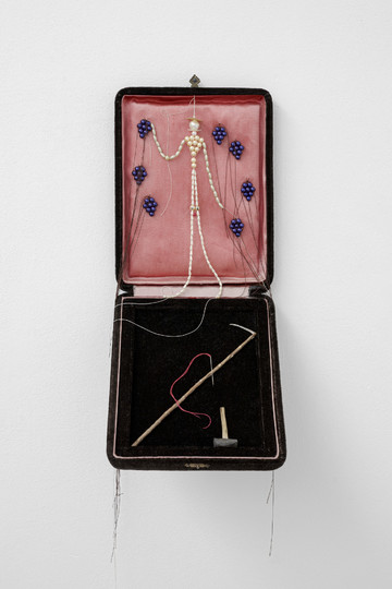 Matisto, *Obrerx de la Belleza *, 2024, pearls,
beads, hammer, scythe, threads, needle and thimble - © Photo: Bruno Silva. Courtesy of the artist and Pony, Montreuil, Paris Internationale