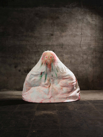 , Animal glue, calcium carbonate, fabric, mica powder, paraffin wax, polyurethane foam, soft pastel, 116 × 35 x 93(h) cm - © &copy;Kun Kang, Paris Internationale