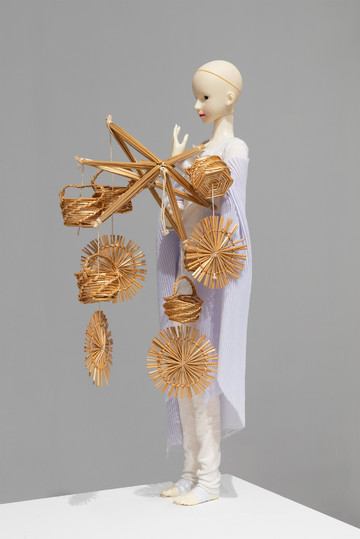 Sam Anderson, Prophet, 2025, BJD doll, plastic, tape, fabric, thread, Tony Duquette mobile, wood, lipstick, acrylic, sealant, 58.4 x 17.8 x 24.1 cm. - © Courtesy of the artist and Derosia, New York., Paris Internationale